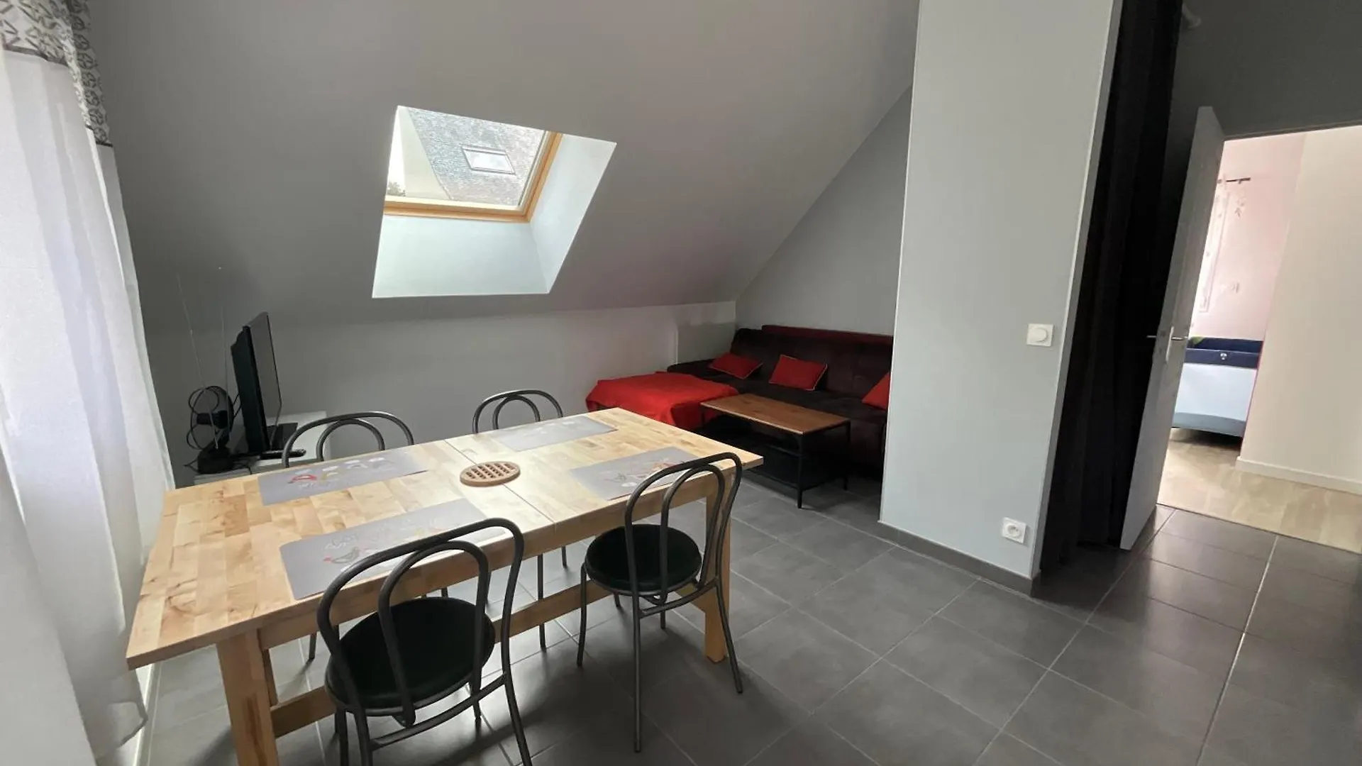 Appartement Meuble Camors 0*,  France